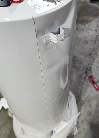 УЦЕНКА-Водонагреватель Ariston BLU1 R ABS 65 V SLIM (Из ремонта, следы эксплуатации, вмятины на корпусе, гарталон чистый, плохая упаковка)